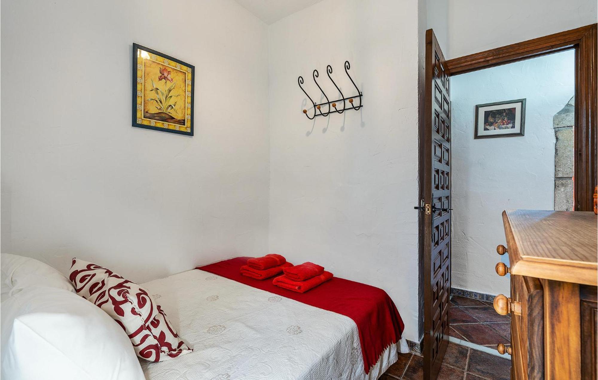 Amazing Home In Frigiliana With Kitchen ภายนอก รูปภาพ