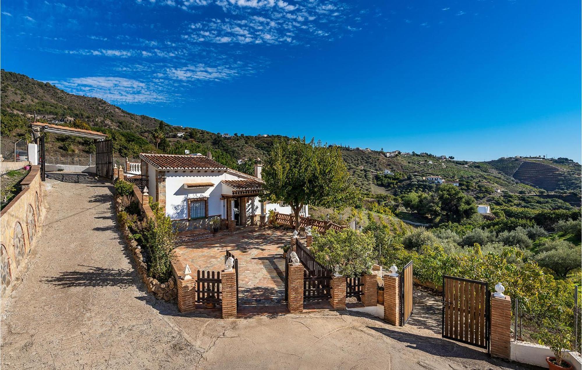 Amazing Home In Frigiliana With Kitchen ภายนอก รูปภาพ