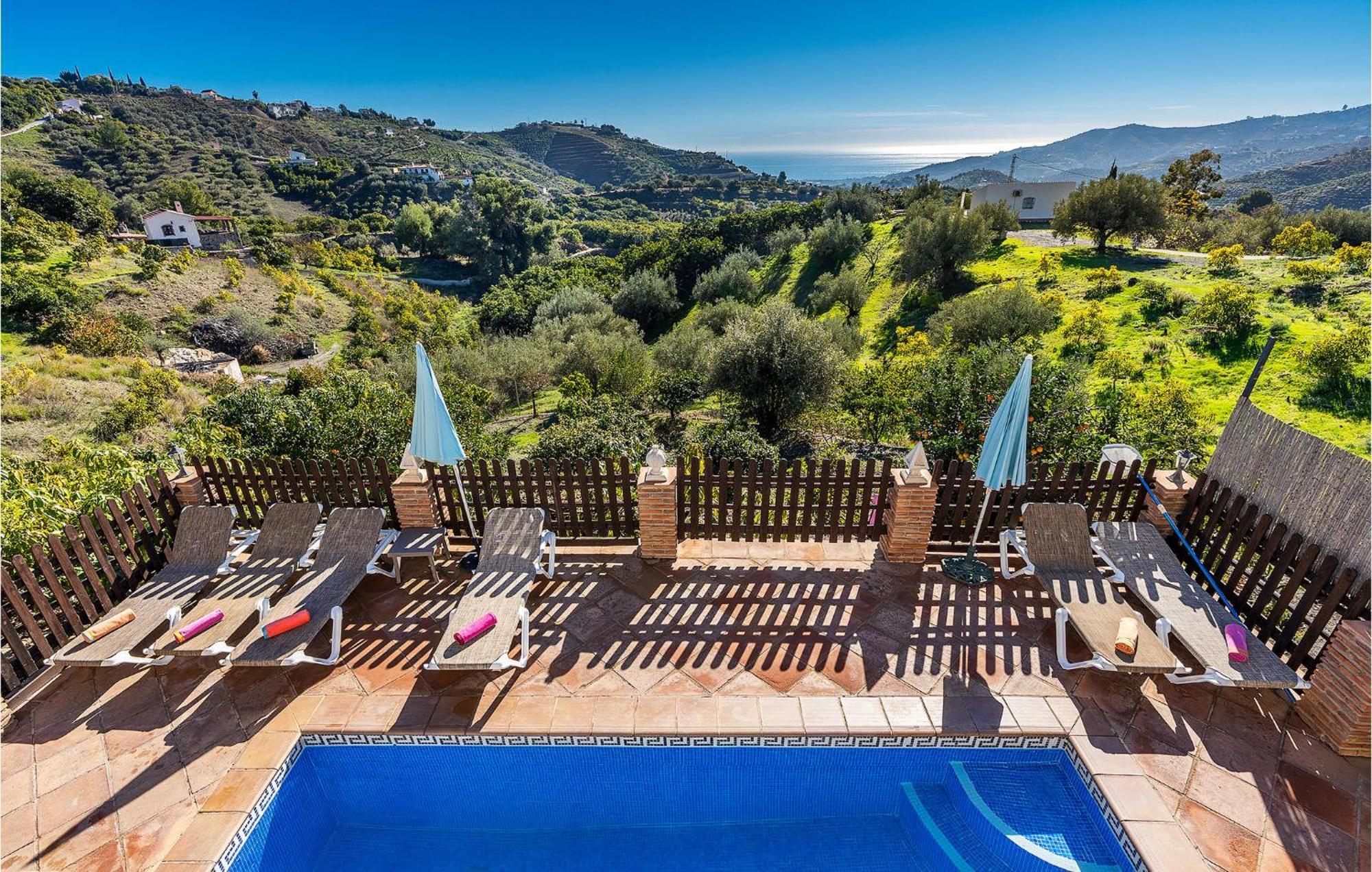 Amazing Home In Frigiliana With Kitchen ภายนอก รูปภาพ