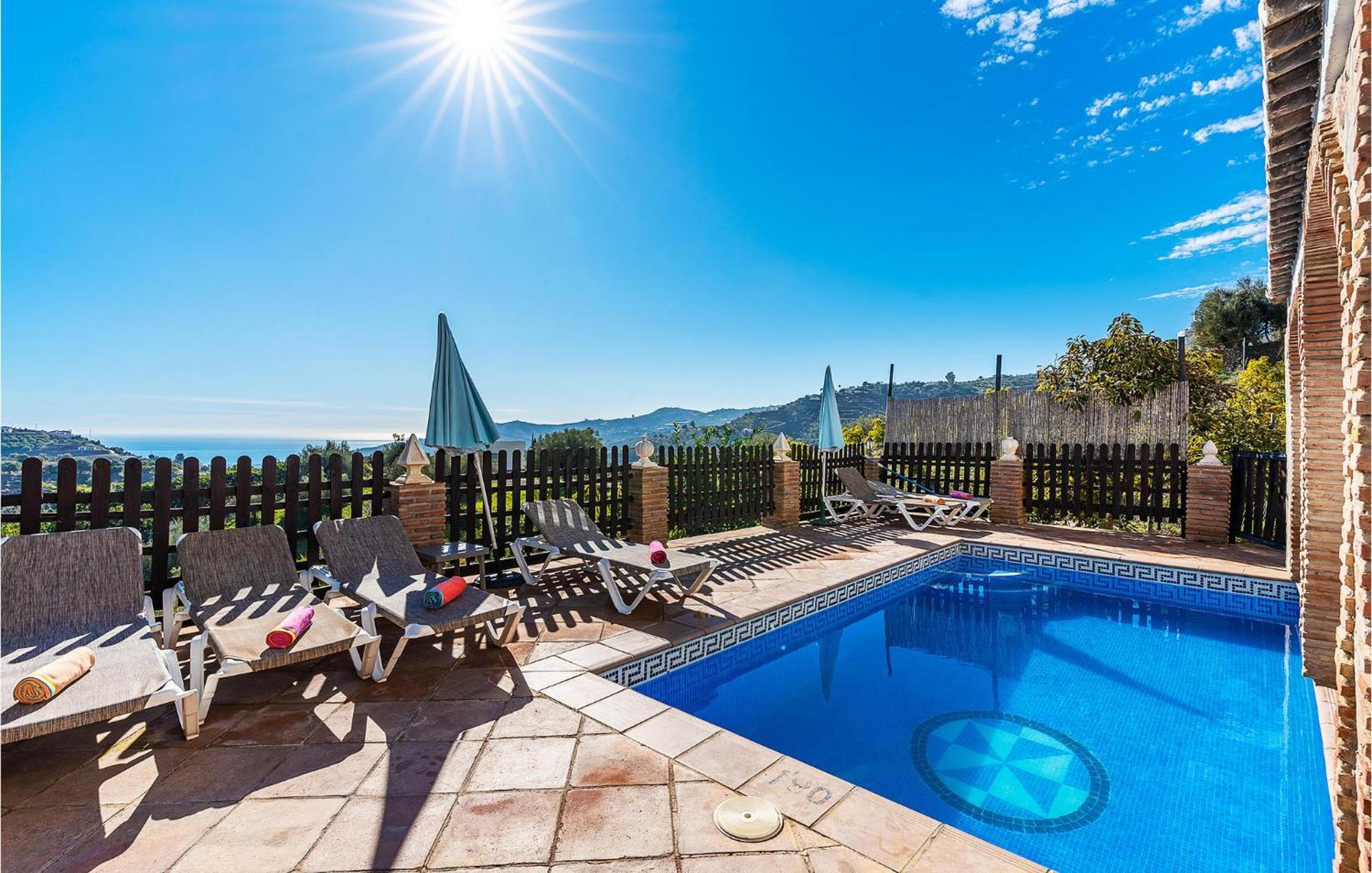 Amazing Home In Frigiliana With Kitchen ภายนอก รูปภาพ